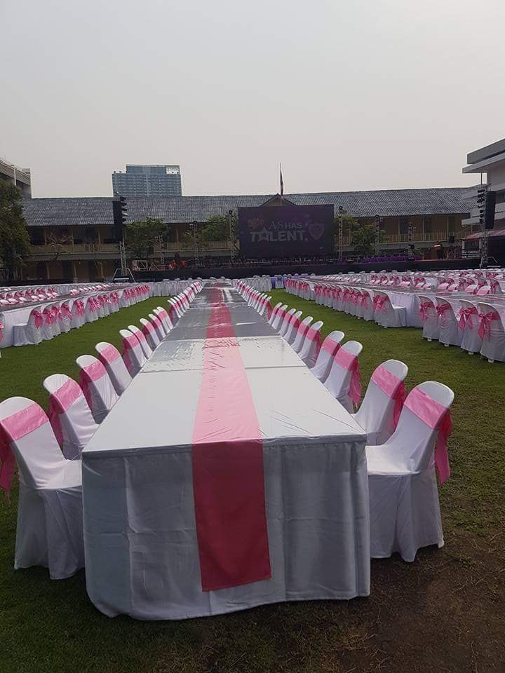 ริการโต๊ะเก้าอี้สำหรับงานเลี้ยงสังสรรค์นะคะ